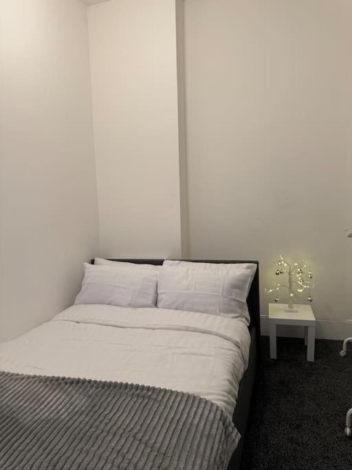 Room 2 • Double Bed In London King'S Cross Exterior photo